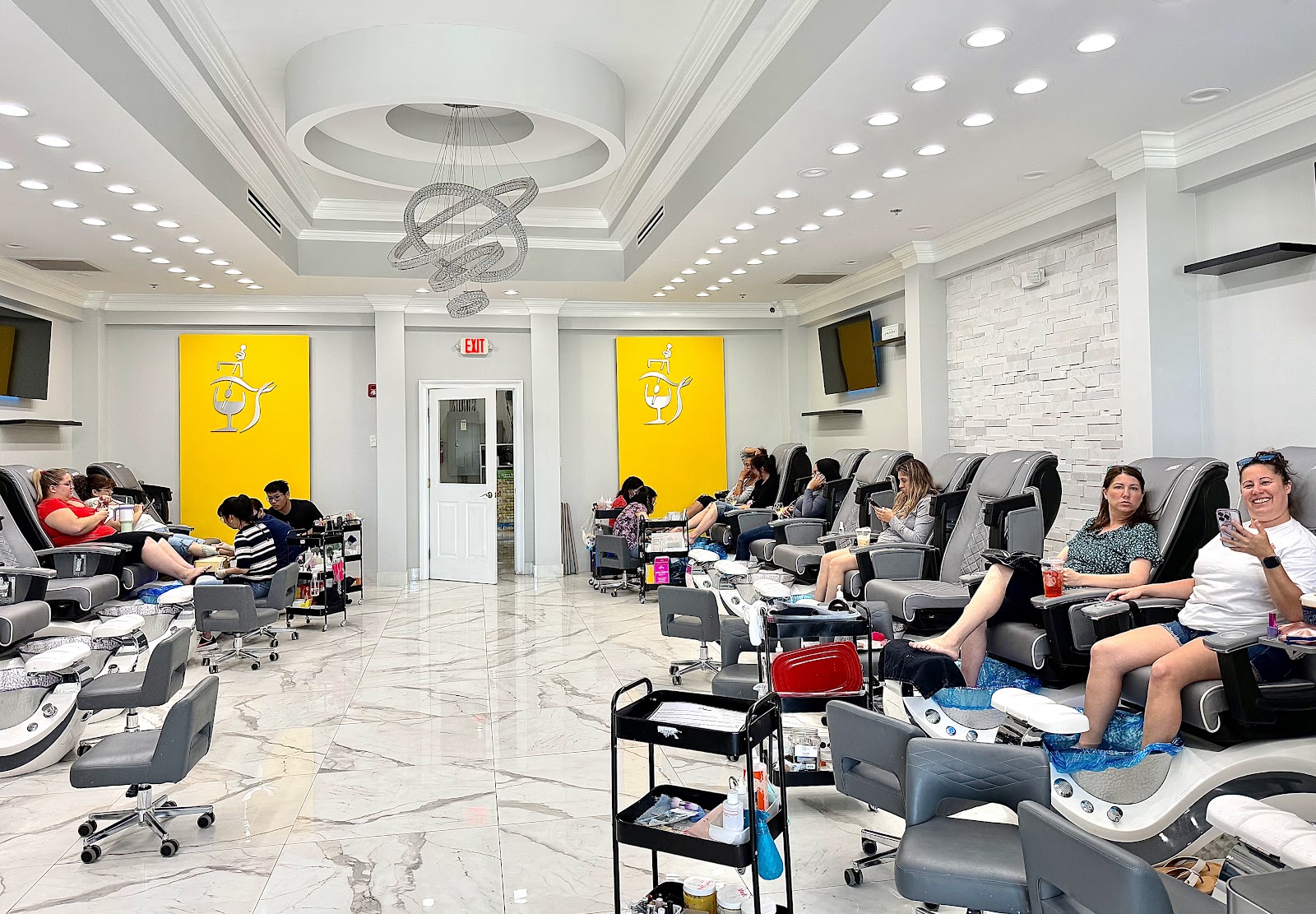 DIVINE NAIL BAR nail photo 5